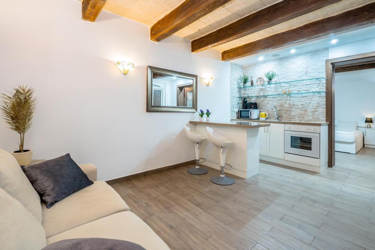 Main Street Deluxe Apartment *